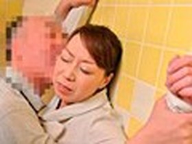 六十路・五十路おばあちゃん痴漢公衆便所生中出し！　サンプル画像03